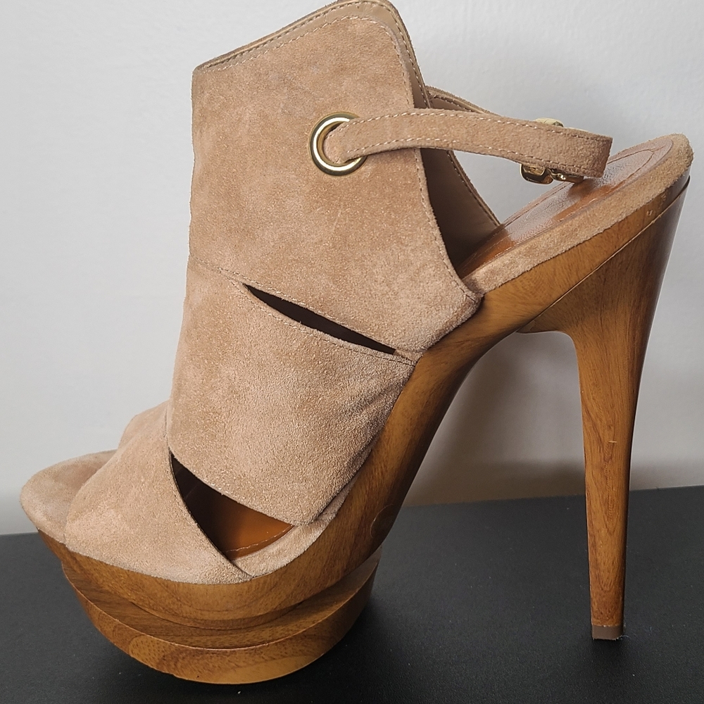Jessica Simpson "Carlow"